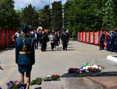 Участие в международной акции «Эстафета Победы» у мемориала в Алексеевке