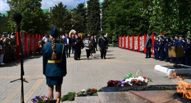 Участие в международной акции «Эстафета Победы» у мемориала в Алексеевке